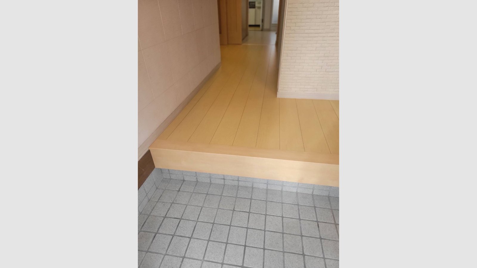 玄関廊下・階段・洋室の床張り替え工事