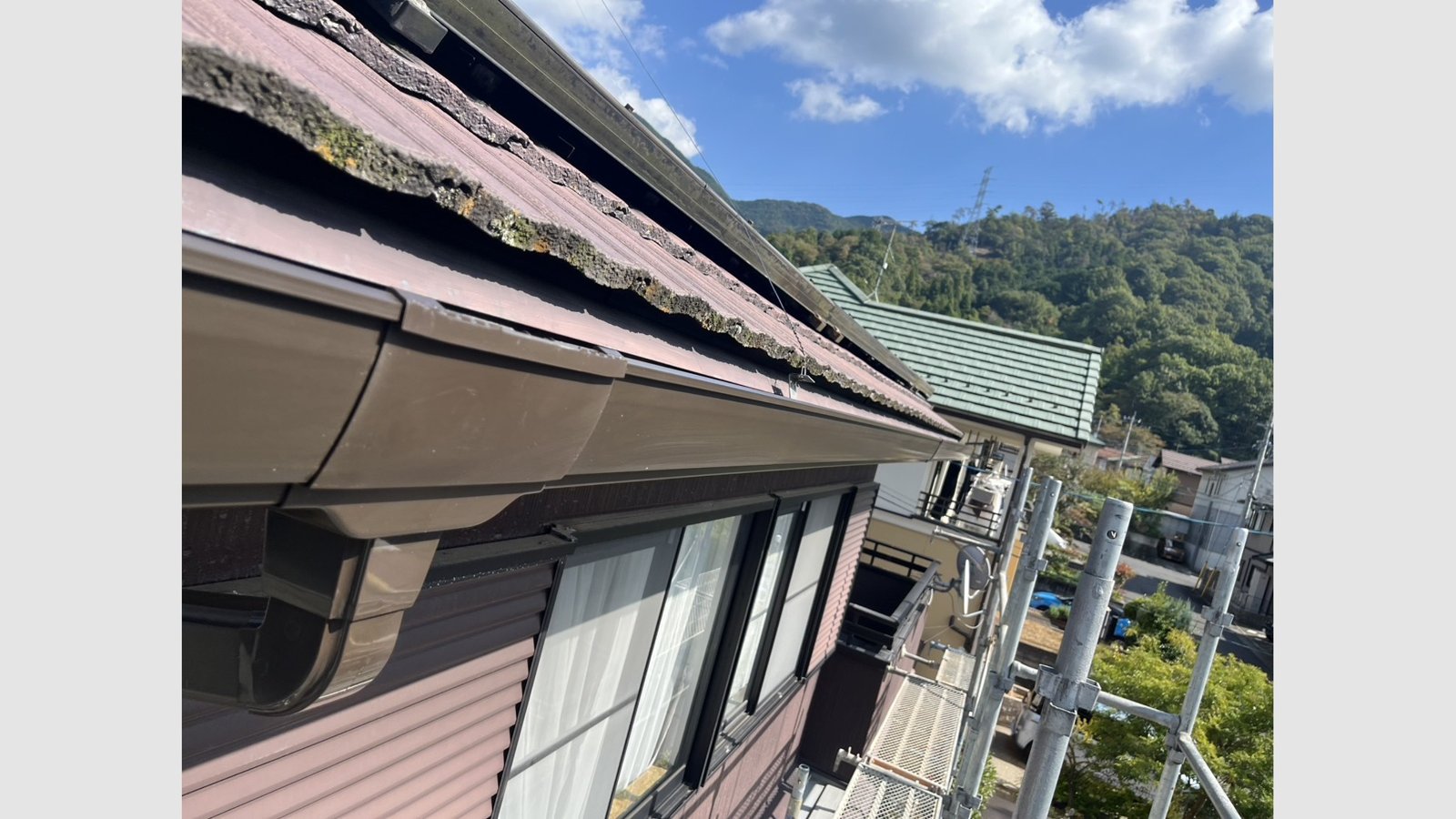 雪で曲がった雨樋の部分交換工事